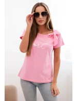 Dámská bavlněná halenka s mašlí na model 22014301 a s potiskem světle růžová - K-Fashion Dámská bavlněná halenka s mašlí na model 22014301 a s potiskem světle růžová - K-Fashion