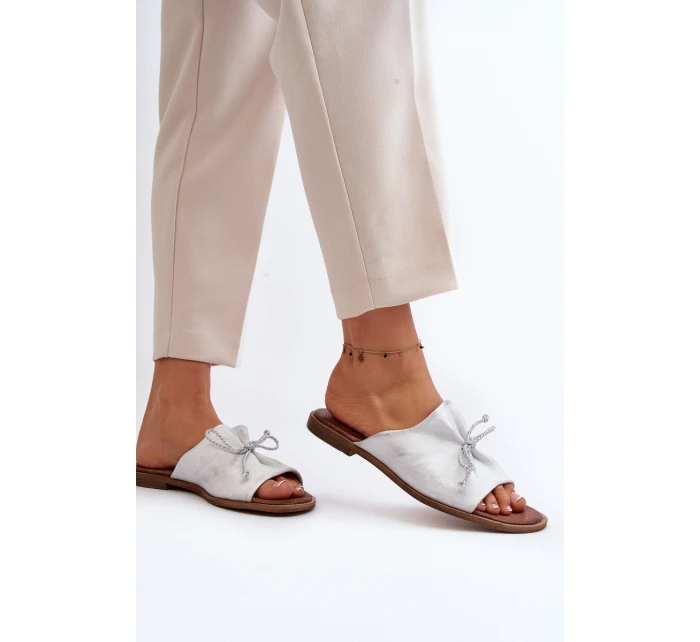 Kožené dámské žabky model 21646105 stříbrné - Zazoo Kožené dámské žabky model 21646105 stříbrné - Zazoo