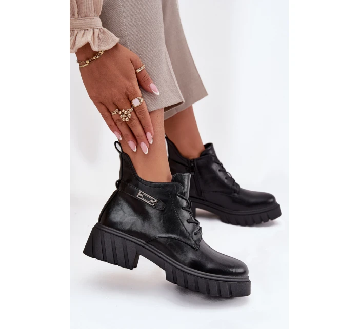 Nízké zateplené dámské kotníkové boty na klínku s ozdobným páskem Černé model 21708426 - Boto
