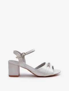 Dámské sandály z eko kůže na vysokém podpatku se stříbrnými ozdobami Narhi