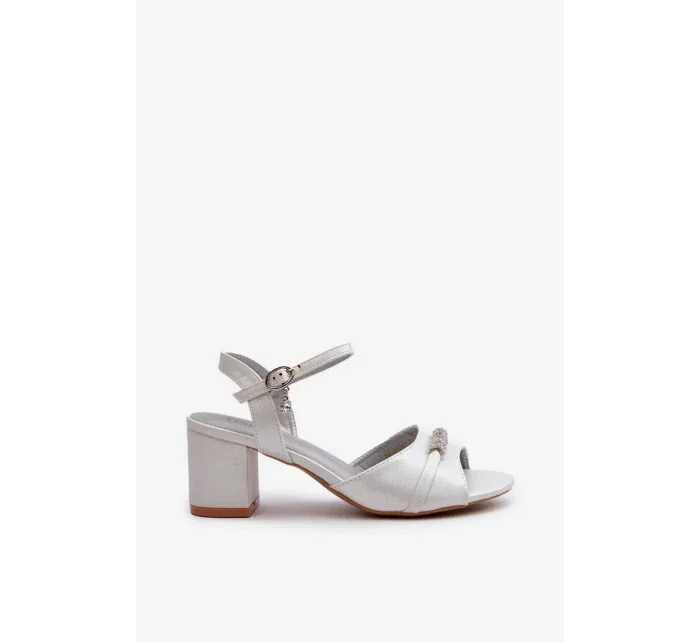 Dámské sandály z eko kůže na vysokém podpatku se stříbrnými ozdobami Narhi Dámské sandály z eko kůže na vysokém podpatku se stříbrnými ozdobami Narhi