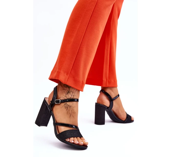 Lesklé sandály na vysokém podpatku černé Alicia Lesklé sandály na vysokém podpatku černé Alicia