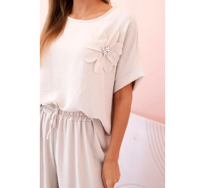 Dámský komplet z viskózy s ozdobným květem a širokými kalhotami tmavě béžová