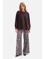 model 21379930 Pletená mikina uvolněného střihu tmavě čokoládová - BeWear model 21379930 Pletená mikina uvolněného střihu tmavě čokoládová - BeWear