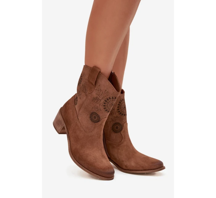 Semišové kožené dámské boty s výřezy na podpatku Zazoo 3844 hnědé Semišové kožené dámské boty s výřezy na podpatku Zazoo 3844 hnědé