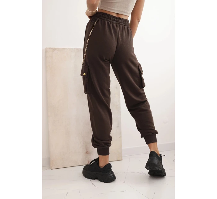Dámské bavlněné cargo kalhoty s kapsami a řetízkem hnědé Dámské bavlněné cargo kalhoty s kapsami a řetízkem hnědé