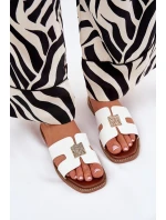 Ploché sandály s výřezy a ozdobou bílé model 21685574 - Boto Ploché sandály s výřezy a ozdobou bílé model 21685574 - Boto