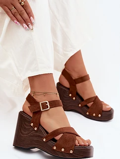 Dámské sandály na platformě se zlatými přezkami Camel model 22122848 - Boto