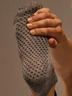 PÁNSKÉ PONOŽKY S ABS model 21730134 - Ysabel Mora