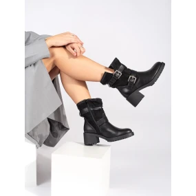 Módní dámské černé  kotníčkové boty na širokém podpatku
