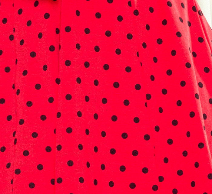 Rozšířené červené dámské puntíkované šaty s dekoltem model 7248163