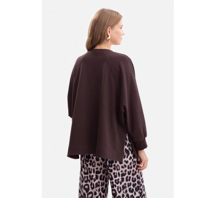 model 21379930 Pletená mikina uvolněného střihu tmavě čokoládová - BeWear model 21379930 Pletená mikina uvolněného střihu tmavě čokoládová - BeWear