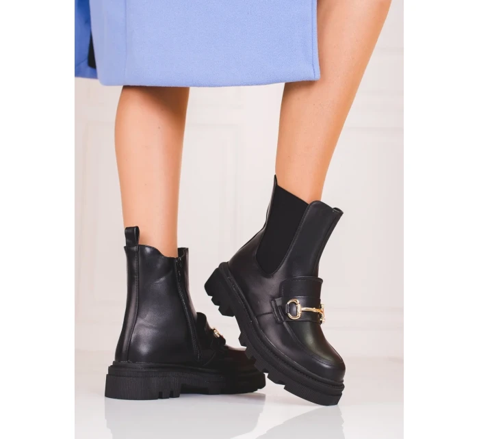 Pěkné dámské černé kotníčkové boty na plochém podpatku Pěkné dámské černé kotníčkové boty na plochém podpatku