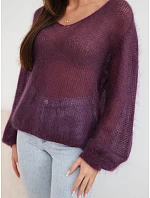 Dámský svetr z 70 % z s výstřihem do V volného střihu tmavě fialová model 22391350 - K-Fashion Dámský svetr z 70 % z s výstřihem do V volného střihu tmavě fialová model 22391350 - K-Fashion