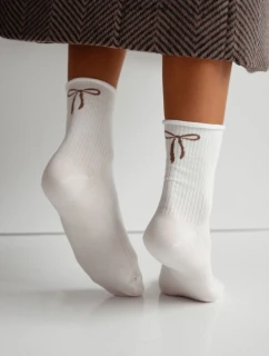 Dámské ponožky bez gumičky s žebrováním a mašličkou – ecru