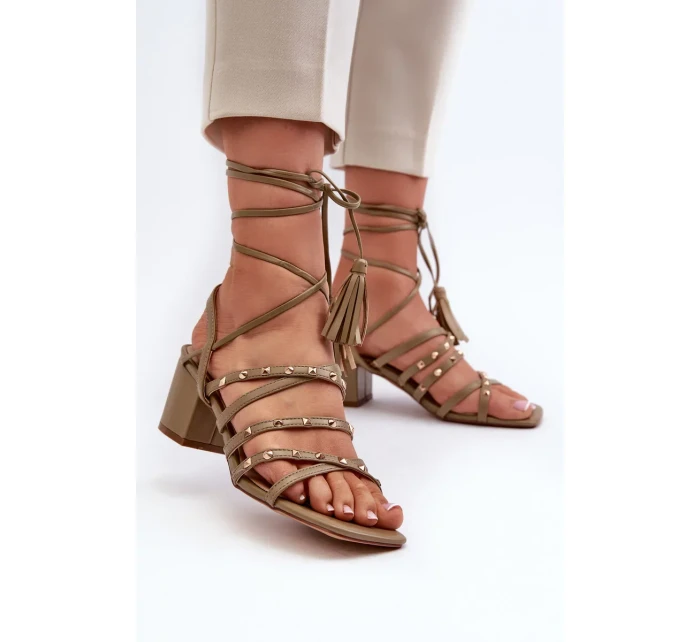 Vázané sandály na nízkém podpatku zdobené cvočky, zelená Chrisele Vázané sandály na nízkém podpatku zdobené cvočky, zelená Chrisele