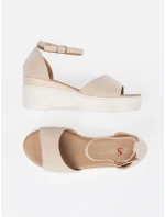Pohodlné dámské  sandály Jasnobeżowy na klínku