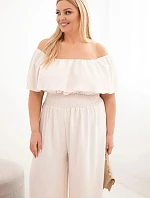 Dámská kombinéza Plus Size s bardot výstřihem, volánem a širokými nohavicemi béžový