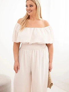 Dámská kombinéza Plus Size s model 22092410 výstřihem, volánem a širokými nohavicemi béžový - K-Fashion
