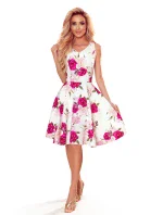 Rozšířené dámské šaty se vzorem růží a s výstřihem ve tvaru srdce 114-16 Rozšířené dámské šaty se vzorem růží a s výstřihem ve tvaru srdce 114-16