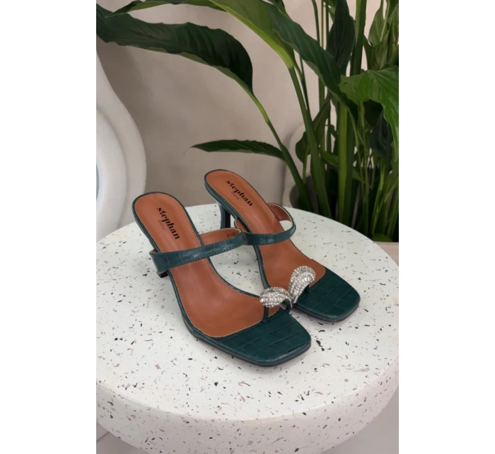 Dámské lodičky na podpatku s ozdobným detailem tmavě zelené model 21943395 - Boto