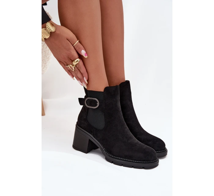 Zateplené dámské boty na podpatku s ozdobnou sponou černé model 21706995 - Boto Zateplené dámské boty na podpatku s ozdobnou sponou černé model 21706995 - Boto