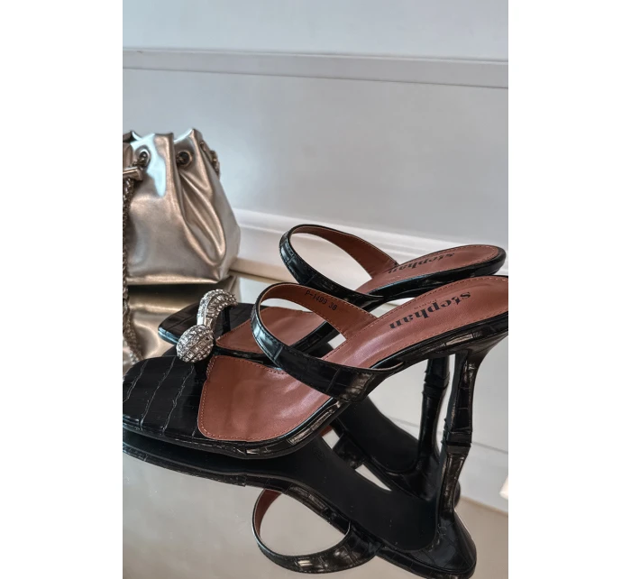 Dámské lodičky na podpatku s ozdobným detailem tmavě zelené model 21943395 - Boto Dámské lodičky na podpatku s ozdobným detailem tmavě zelené model 21943395 - Boto