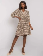 Šaty DHJ SK černá a béžová model 15802977 - FPrice Šaty DHJ SK černá a béžová model 15802977 - FPrice