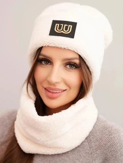 Dámská model 21495019 souprava čepice a šála s ozdobnou nášivkou světle béžová - K-Fashion