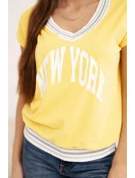 Dámská bavlněná blůza s výstřihem do V a potiskem NEW YORK žlutá Dámská bavlněná blůza s výstřihem do V a potiskem NEW YORK žlutá