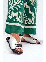 Sandály Na Ploché Podpatky S Dekorací Eko Kůže Stříbrné Tillireta Sandály Na Ploché Podpatky S Dekorací Eko Kůže Stříbrné Tillireta