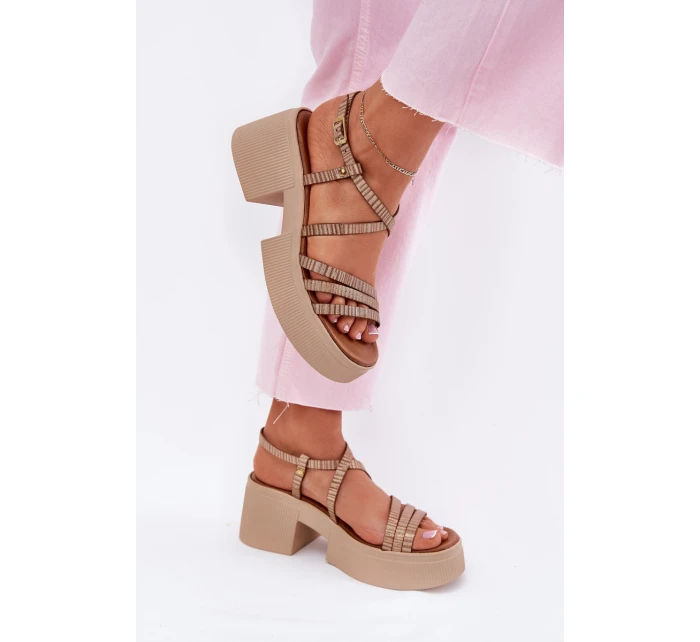 Dámské kožené sandály model 21701942 zlaté - Maciejka Dámské kožené sandály model 21701942 zlaté - Maciejka