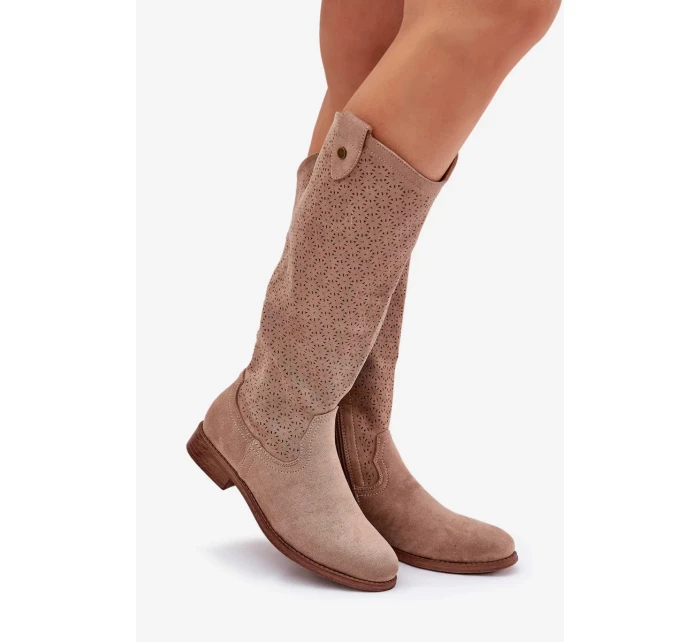 Dámské kozačky na nízkém podpatku s perforovaným vzorem S.Barski – béžové, eko kůže Dámské kozačky na nízkém podpatku s perforovaným vzorem S.Barski – béžové, eko kůže
