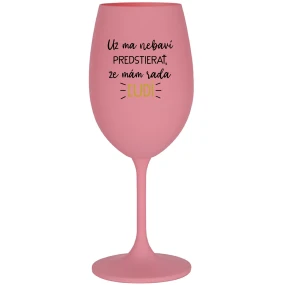 UŽ MA NEBAVÍ PREDSTIERAŤ, ŽE MÁM RADA ĽUDÍ - ružový pohár na víno 350 ml UŽ MA NEBAVÍ PREDSTIERAŤ, ŽE MÁM RADA ĽUDÍ - ružový pohár na víno 350 ml