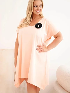 Dámské bavlněné šaty Plus Size s broží a výstřihem pudrově růžová