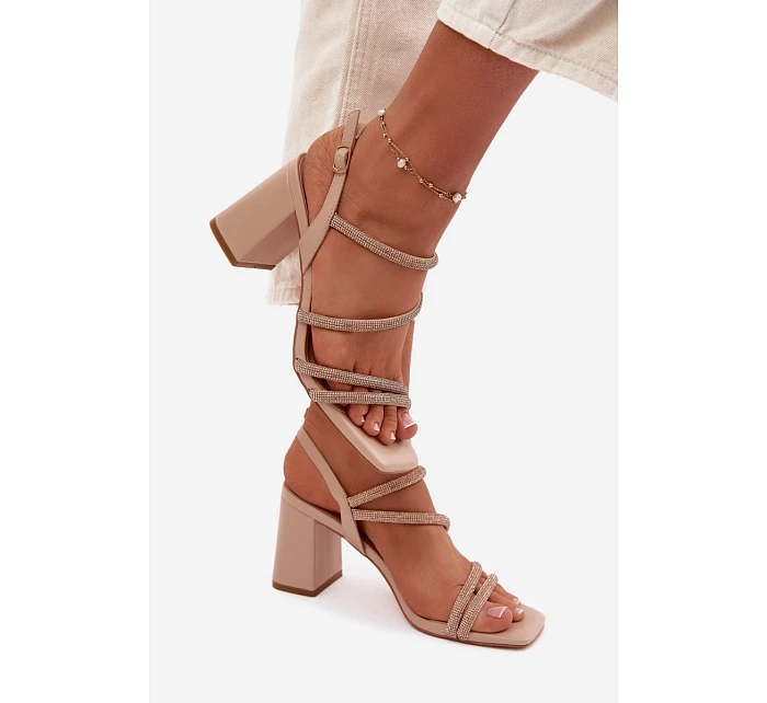 Dámské sandály na podpatku s pásky a kamínky Béžové model 22067121 - Boto Dámské sandály na podpatku s pásky a kamínky Béžové model 22067121 - Boto