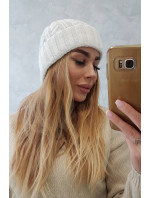 Ariana ecru čepice s lemem model 18751461 - K-Fashion