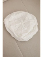 Dámská zimní čepice z vlny s ozdobným pletením a bílá model 21878093 - K-Fashion Dámská zimní čepice z vlny s ozdobným pletením a bílá model 21878093 - K-Fashion