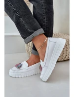Kožené dámské mokasíny s třásněmi na platformě a klínu bílé model 21685448 - EVENTO