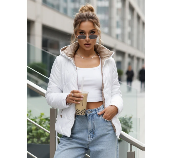 Kurtka damska pikowana z kapturem biała model 22028071 - FashionStreet Kurtka damska pikowana z kapturem biała model 22028071 - FashionStreet