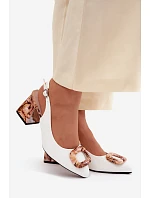 Dámské sandály na podpatku s dekorativním přezkou Vinceza 62289 bílé