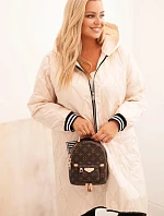 Dámská bunda Plus Size prošívaná s kapucí a sportovními manžetami béžová