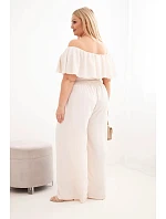 Dámská kombinéza Plus Size s model 22092410 výstřihem, volánem a širokými nohavicemi béžový - K-Fashion