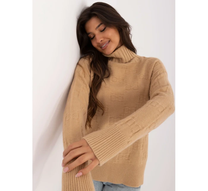 Sweter AT SW camelowy model 20459081 - FPrice Sweter AT SW camelowy model 20459081 - FPrice