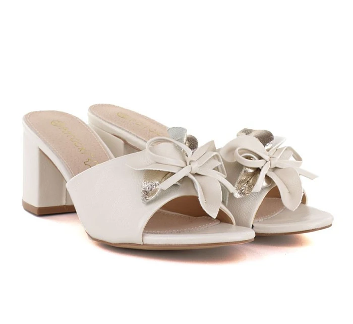 Dámské žabky na kůlu s květinou béžové Potocki LE20336