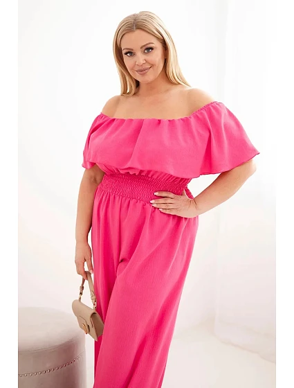 Dámský overal plus size s odhalenými rameny, volánem a širokými nohavicemi růžový