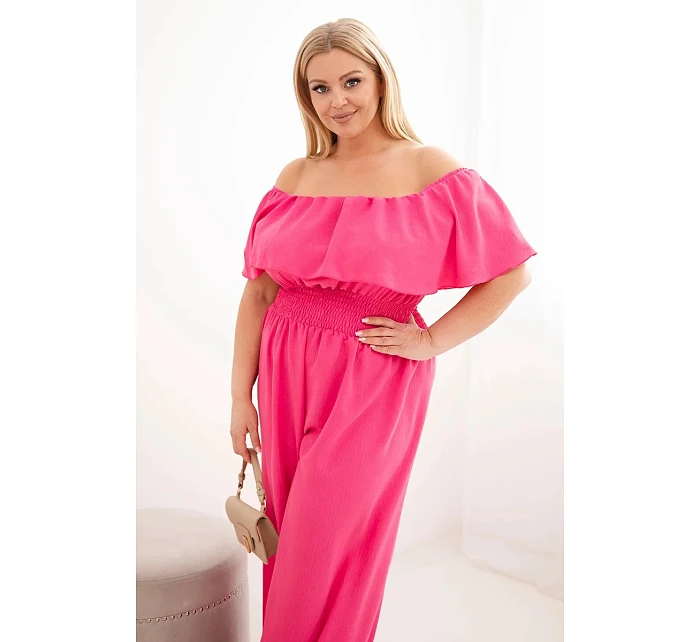 Dámský overal plus size s odhalenými rameny, volánem a širokými nohavicemi růžový