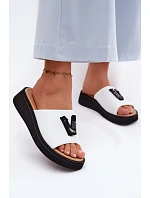 Kožené dámské pantofle s písmenem V na platformě Vinceza 66950 bílé