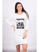 model 18744064 se šaty s potiskem v barvě ecru - K-Fashion