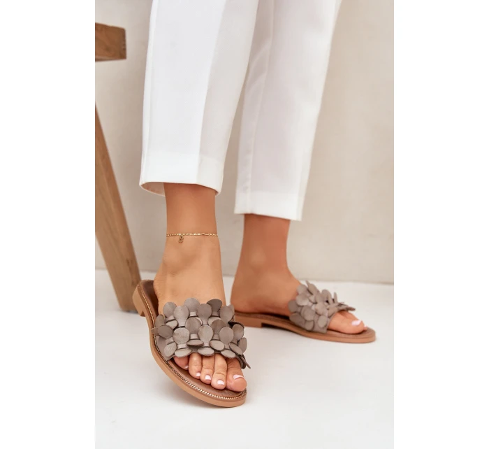 model 21684151 Dámské Kožené Pantofle Na Plochém Podpatku Taupe - Zazoo